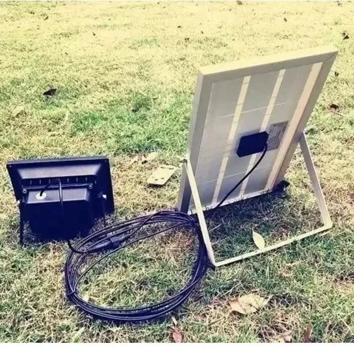 Refletor Solar LED 100W Auto Recarregável Branco Frio